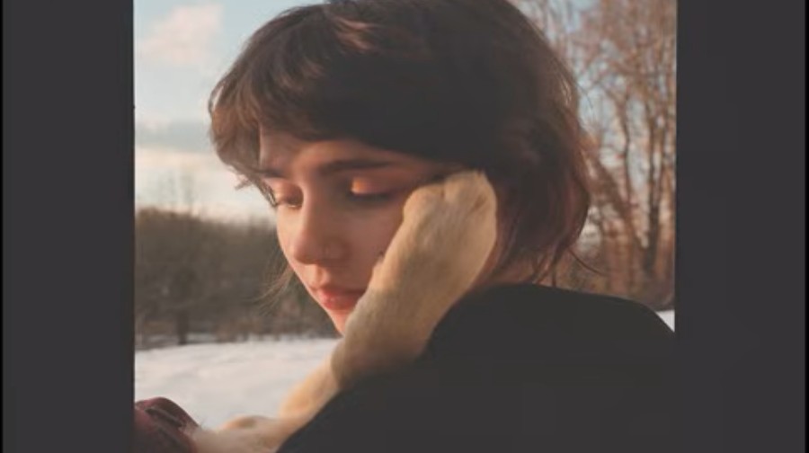 Clairo: Sling