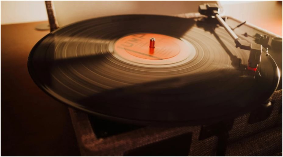 Why Vinyl Sales Are Growing Again in Music: Buyer Shift