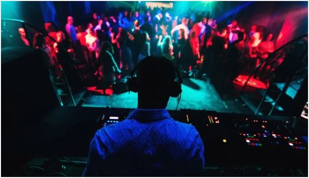 House vs Techno vs Trance: The Easy Breakdown